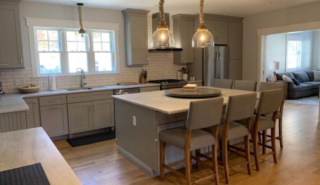 Large new home in Falmouth Heights.walk to the beach!