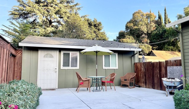 Large New Modern Guest House + Laundry + Garden