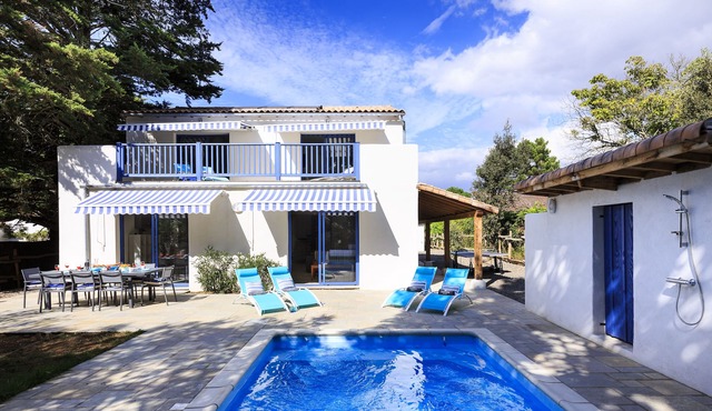 Large New Villa. High speciifcation. Sleeps up to 10. Beach 75 metres away