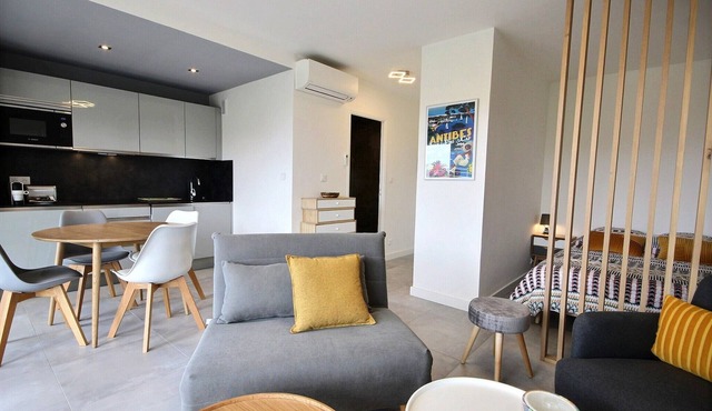 Large, newly renovated studio, quiet, 100 metres from the beautiful La Salis beach