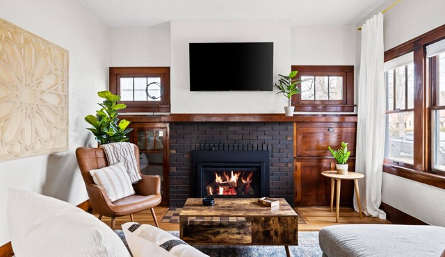 Large North End Boise home on tree-lined street!