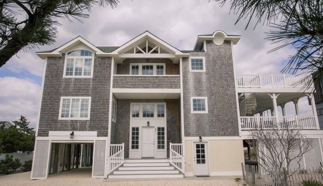 Large Ocean Side Home with Beautiful Views