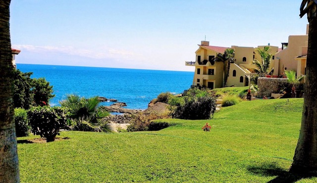 LARGE OCEAN VIEW 1 BEDROOM w/US & CA CHANNELS- ENHANCED CLEANING