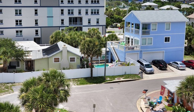 Large Oceanfront Property-8br. Pool, Large Yard, Private Beach Access. Sleeps 24