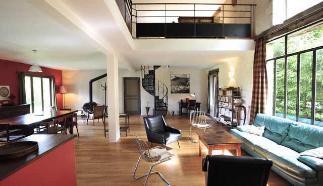 Large old house, quiet with private pool