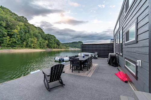 Large On-the-Water Stay w Boat Ramp Access