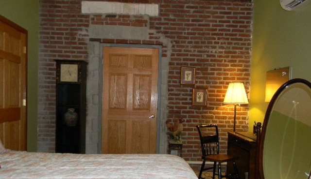 Large One Bdrm Condo In Historic Building- Many Outdoor Activities