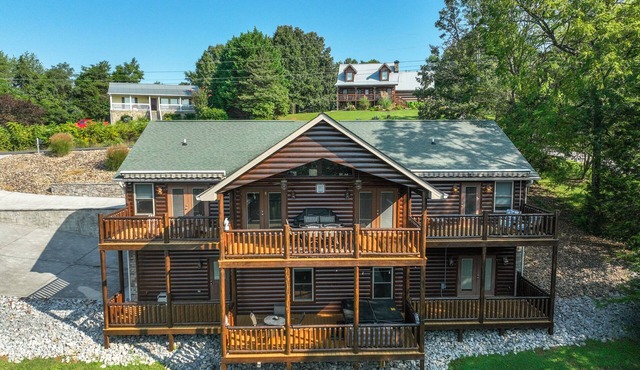 🏔Large Open Cabin, Jaw Dropping Views, Hot Tub and more! 🌊