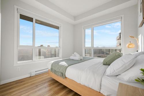 Large Open Concept Luxury Apartment with AC, 70" Smart TV with Netflix, Free Underground Parking & More