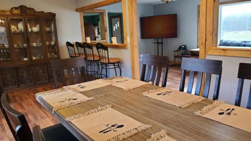 LARGE Open Floor Plan for Your Entertainment with a Short Walk to West Branch Delaware for Water fun and Fishing