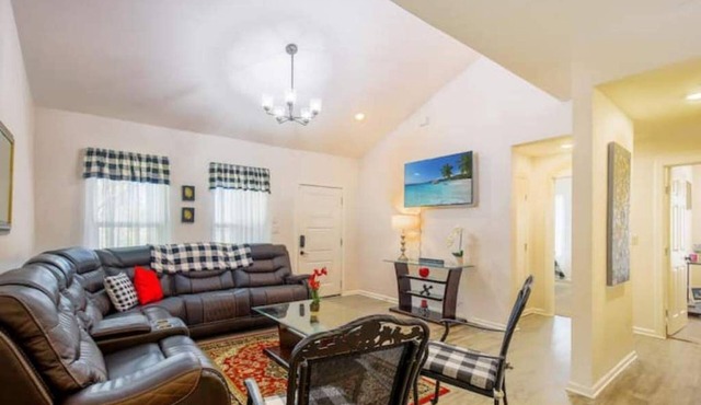 Large Open Rooms in Spacious 4-BR 3-BA Oasis
