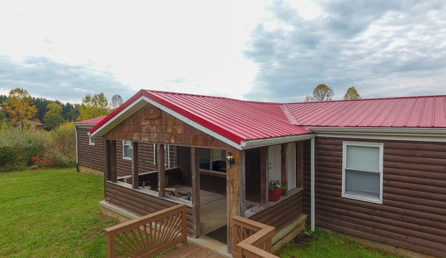 Large, Open Sunset Cabin in Star of Hocking Hills