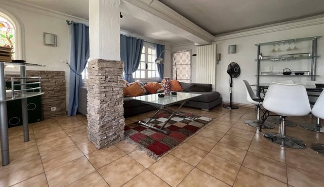 Large Panoramic Villa Retreat