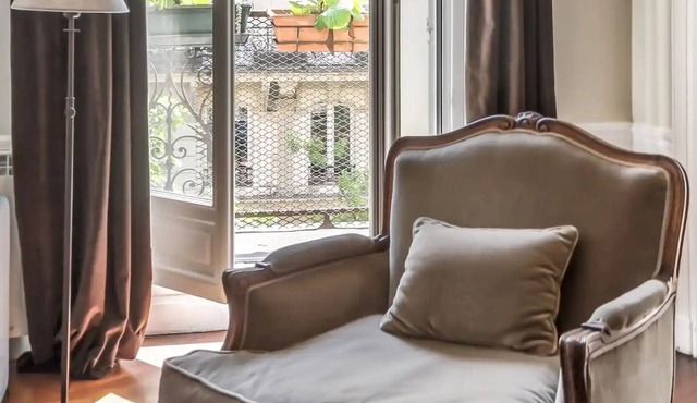 Large Parisian apartment