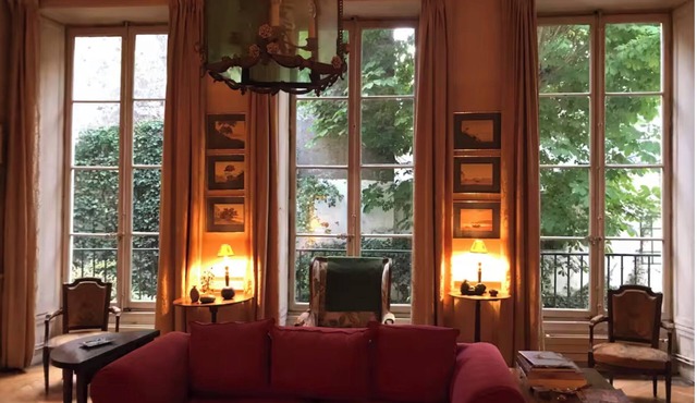 Large Parisian apartment in the heart of Saint-Germain-des-Prés, calm and comfort