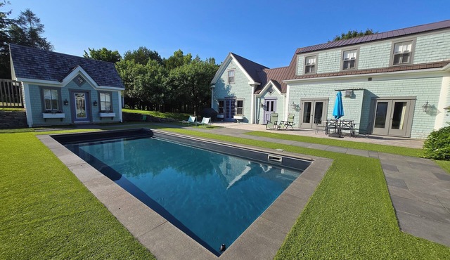 Large peaceful farmhouse with pool and big garden in beautiful Saint Andrews