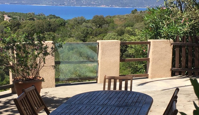 Large penthouse with breathtaking views of the Gulf of Valinco.