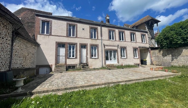 Large Perche house with enclosed garden - 15 p