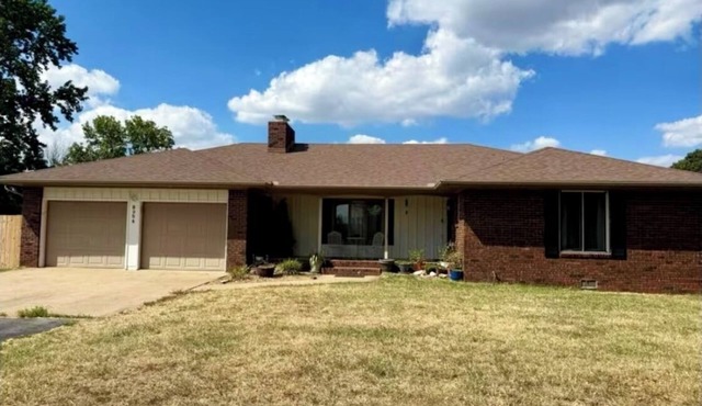 Large pet friendly country home