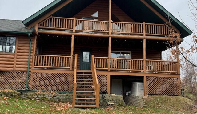 Large Pet-Friendly Family Cabins