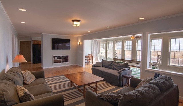 Large Pet Friendly Home Central to Assateague Island, Berlin and Ocean City, Md.