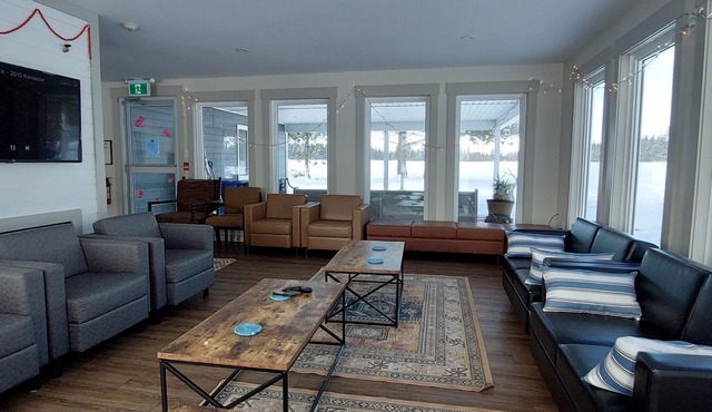 Large pet friendly retreat with tons of room for large groups.