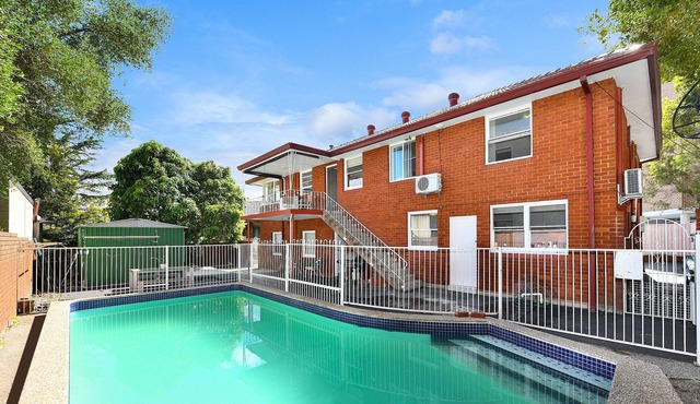 Large Pool | Close to Aiport | 5mins Walk to Station!