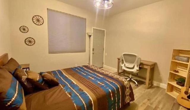 Large Pool home, quiet neighborhood, Spacious