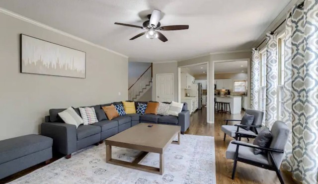 Large pool house perfect for large family gathering