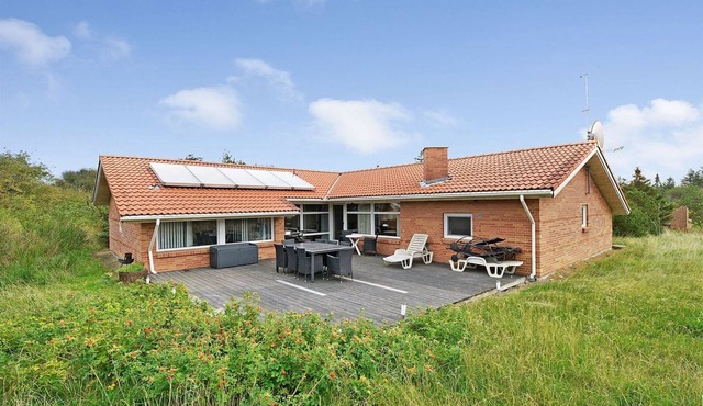 Large pool house with activity room in quiet Lodbjerg Hede near Søndervig