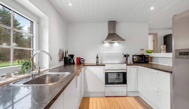 Large pool house with beach volleyball - 2000