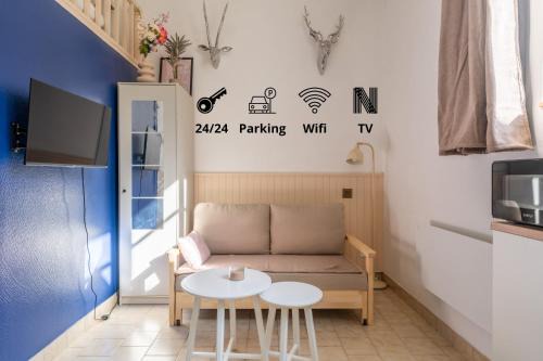 Large practical studio with parking in front of the entrance