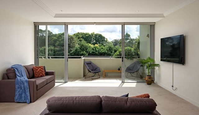 Large Premium 2 Bd Apt with Views | Balcony Dining