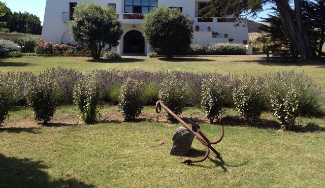 Large prestigious villa facing the sea on the beachside