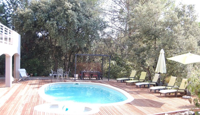 Large, pretty villa in the garrigue of Nîmes