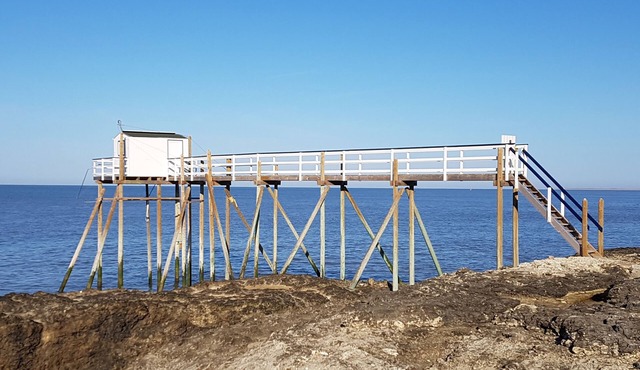 LARGE PRIVATE COURT HOUSE CLOSED