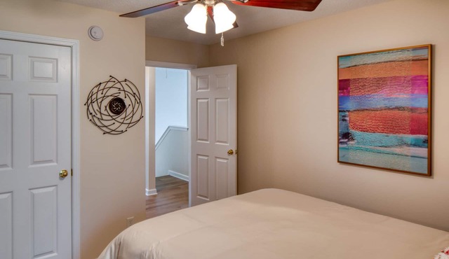 Large private 4 BR home near SAV airport with TV in every bedroom