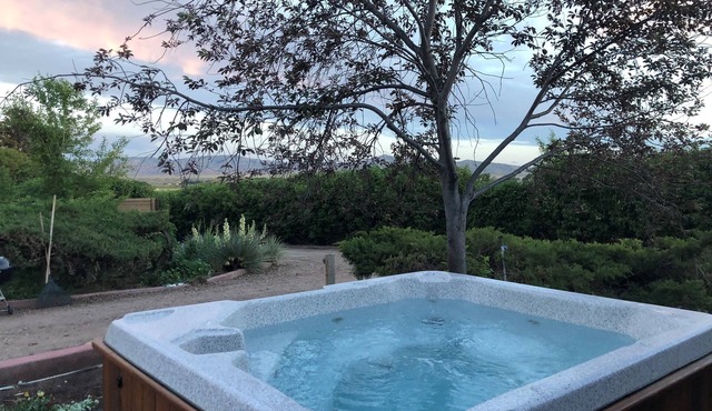 Large, Private & Charming retreat is ultimate upscale stay near Cody, Y.S. Park