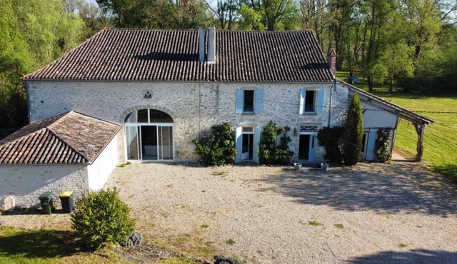 Large private house with swimming pool - 15 pers, 2ha park, billiards, children's games
