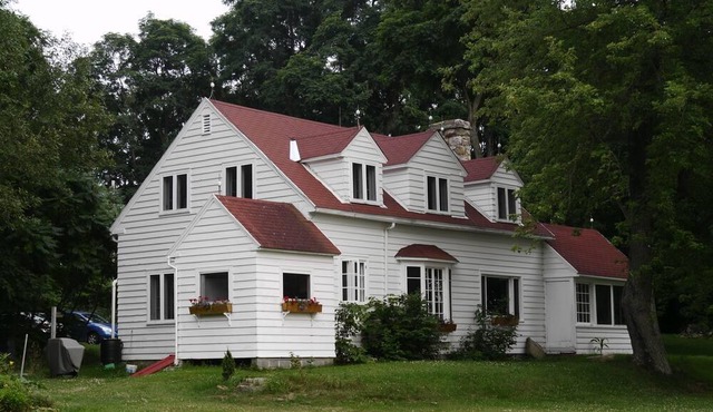 Large, Private Heritage Summer Home on Lake Mississippi