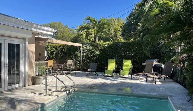 *LARGE PRIVATE HEATED POOL and PATIO*1/3 Mile from Beach