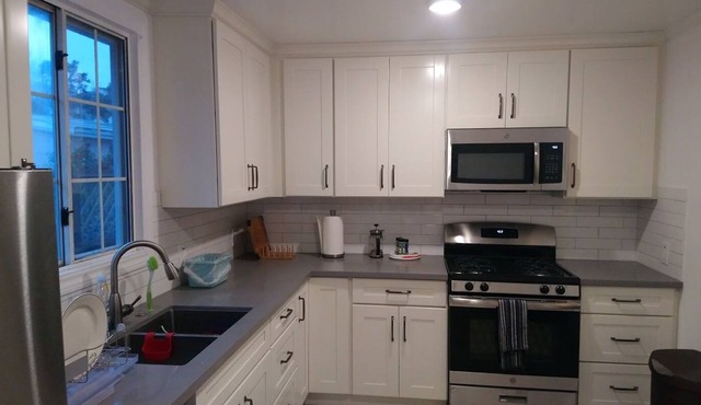 Large private home, free parking & near SFO and SF