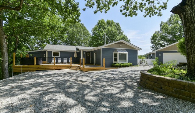 Large, private home mins to Silver Dollar City!