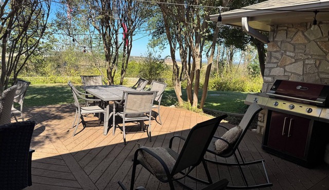Large, private home with breathtaking views. Great location