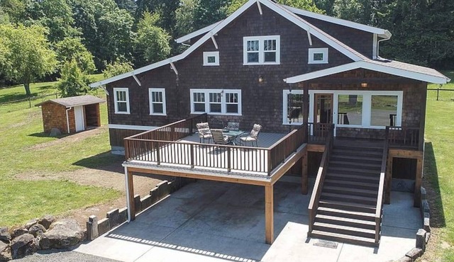 Large private home with dock on Beaver Creek. n