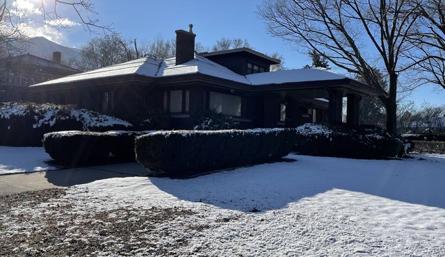 Large & Private House with Hot Tub, Pool Table, WiFi near downtown Ogden