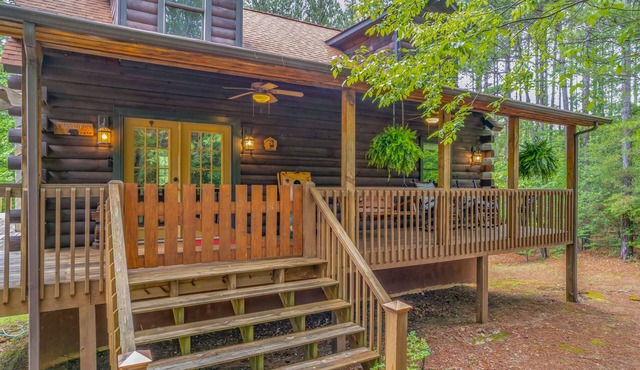 Large Private LogHome/LakeLure/HOTTUB Game room/lakes/hiking/pet