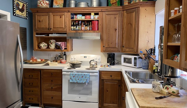 Large private Monte Sano mountain Bungalow Sleeps 7-9