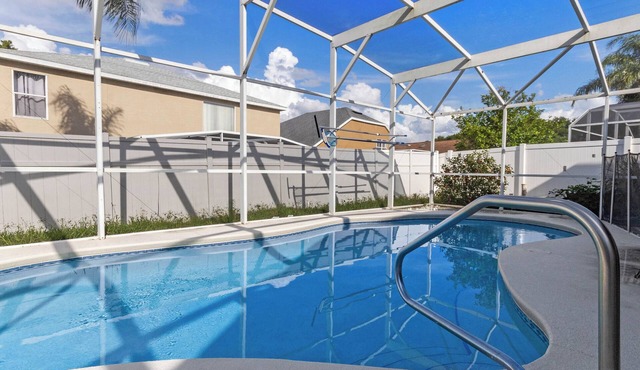 Large Private Pool! Family-sized house 25 minutes to the theme parks!