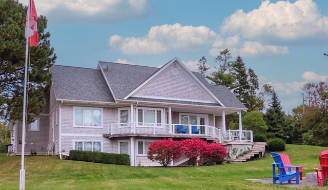Large Private Riverfront in Stanley Bridge, centrally located 4 bdrm, 3.5 ba